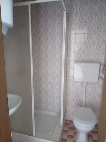 kuca u sivcu: Izdaje se poslovni prostor u Bačkoj Topoli, površine 206m2. Lokal se — 15