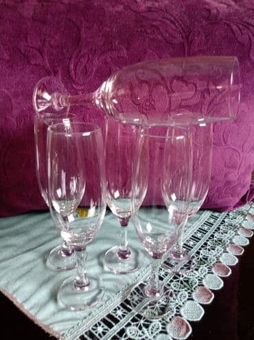 swarovski case za vino cena: Case nove visoke za vino. Komada.6. Visina. 18cm — 1