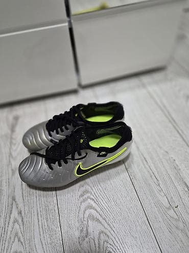 nike sorc i majica: Kopacke vel.38, nigde ostecene, kupljene u Nemackoj. Nike Tiempo — 5