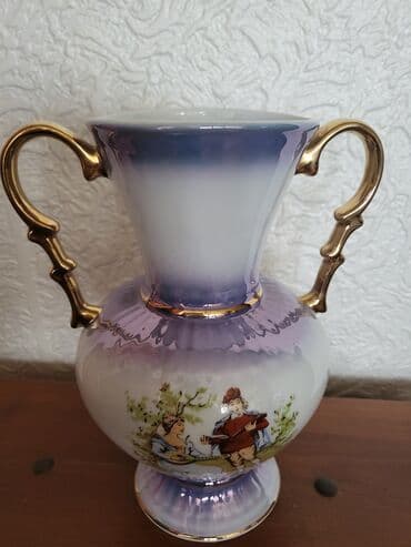 kalendar za 1970 godinu: Vaza nova Jugoporcelan iz 70ih godina. Titov Veles. Retka vaza sa — 3