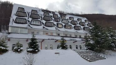 lux kuce: Studio — 5