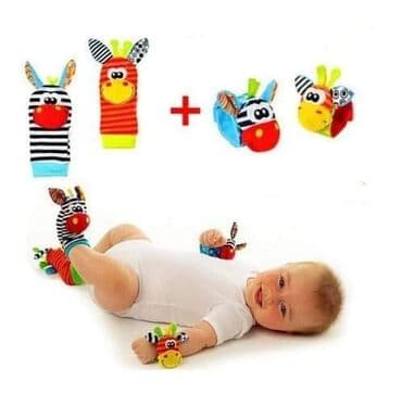 Čarapice i narukvice koje šuškaju i zveckaju Cena:1400 din Odličan