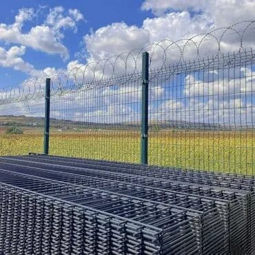kuce sa spoljnim stepenicama slike: Ograda panel 3d 600 din — 3