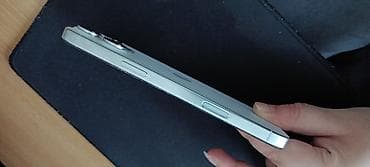 kamerice za snimanje: Apple iPhone 16 (serija Pro) – srebrna/bela boja, ravni ivice i — 3