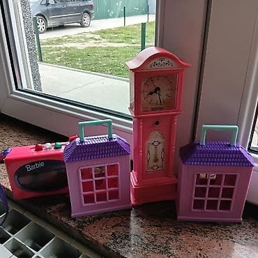 Set de igračaka – kućice i stojeći sat - Plastični stojeći sat u roze na lalafo.rs Set de igračaka – kućice i stojeći sat - Plastični stojeći sat u roze