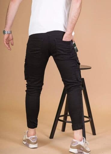 muške pidžame c a: JEANS FARMARICE TOP KVALITET Cena 3200 dinara Brojevi 40 Dzeparke — 7