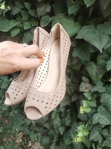 kožne japanke ženske: Ženske peep-toe salonke, broj 38. - Boja: bež/nude - Visina — 2