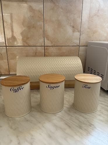 3 posude za kafu,secer i caj i jedna velika za hleb na lalafo.rs 3 posude za kafu,secer i caj i jedna velika za hleb