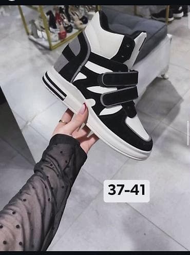 nike jordan crne: Visoke patike – crno‑bele - Model: visoki kroj sa ojačanim zglobom - — 1