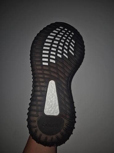 muske patike kupujemprodajem: Yezzy lepo odradjene
Urezan boost u djonu
36-48
4000 din
SS🖤 — 2