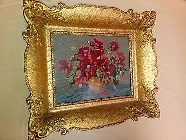 polovne komode: Uokvirena goblenska slika – motiv buketa crvenih ruža u vazi. - — 2