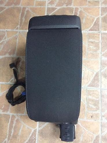 corsa c: NASLON ZA RUKU ZA VOLKSWAGEN GOLF 5, GOLF 6 | Fabricki naslon za — 1