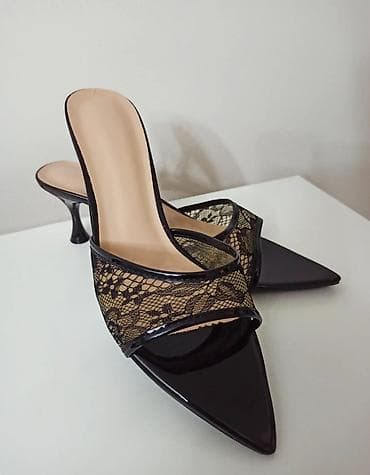 ajkula papuce kupujemprodajem: Savršen spoj crne čipke i elegantne štikle Dostupne u broju 40 — 5