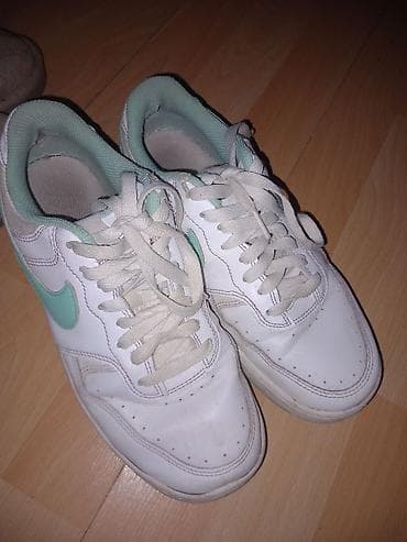 torbice za dokumenta: Nike kožne patike – bele sa mint zelenim Swoosh detaljem - Model — 1