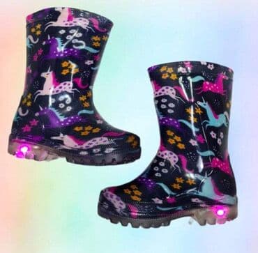 SNIZENJE Odlican model svetlecih gumenih cizmica koje svetle na