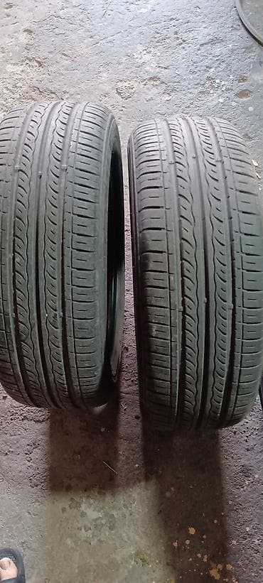polovne garaze za auto: Auto gume,dve su letnje,par i jedna zimska,cena za sve tri — 10