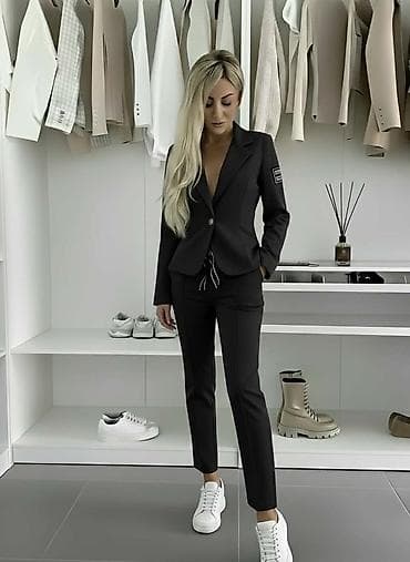 jacquemus torbe cena: Komplet
Cena 3900
Uni vel.
V33 — 8