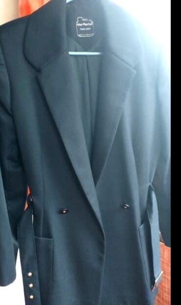 pantalone push up: Elegantni crni sako marke Uno Martin, sa dvorednim kopčanjem i kaišem — 1
