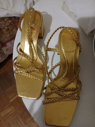 kais za jaknu: Sandals, Zara, 39 — 1