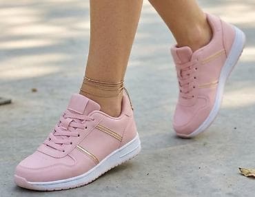 Ženske patike u puder roze boji sa diskretnim zlatnim detaljima sa