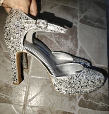 srebrne cipele: Sandals, Catwalk, 38 — 7