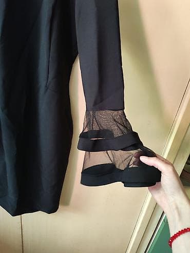 odela za maturu 8 razred: Elegantna crna haljina midi dužine sa transparentnim detaljima. Gornji — 2