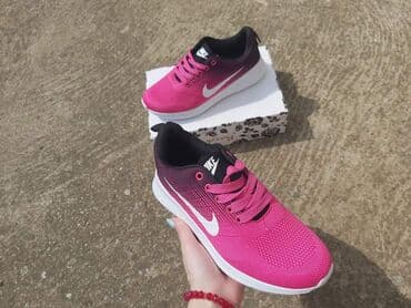 nike just do it: Pink-crne Nike patike, lagane su bas kao da nemate nista na nozi — 5