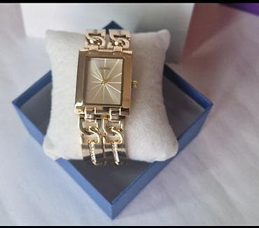 GUESS ženski ručni sat – elegantan modni dodatak sa pravougaonom