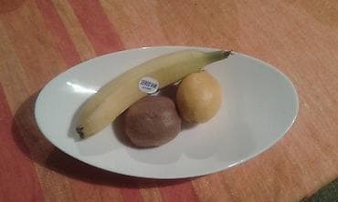 Porcelanska cinija kvalitetna cinija lepog dizajna,za voce,plitka i