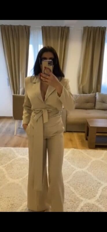 Suits: Elegantno žensko odelo – bež - Dvodelni komplet: sako sa pojasom i — 2