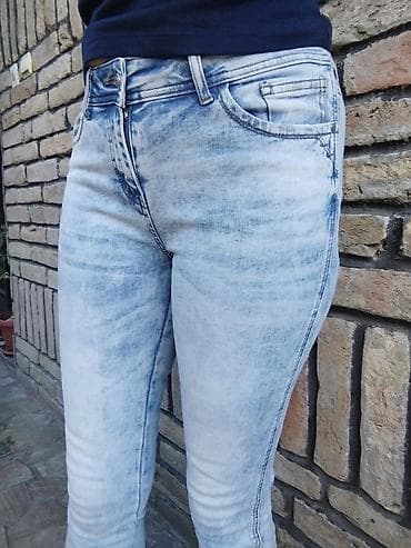 Farmerke: Amisu ženske farmerke, svetlo ispran denim (acid wash), uski — 4