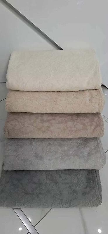 silikonski: Pokrivaci T.d.f 
200x80 
150x80 
80x80 
3600din

T — 1