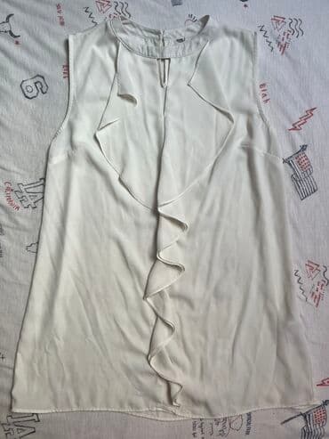 Blouses: Bela bluza bez rukava, ide uz sve, prijatna za nošenje, ide uz sve — 1