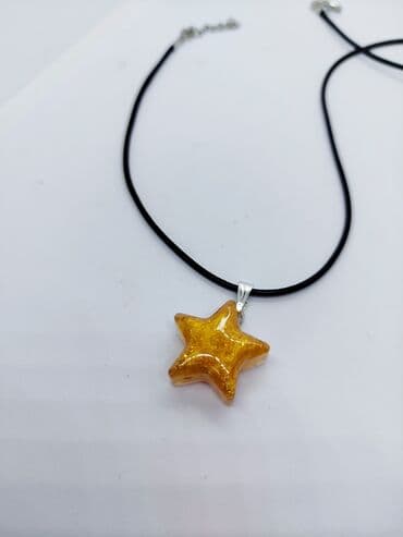 Ogrlica sa priveskom, Handmade, Materijal: Epoksi smola — 1