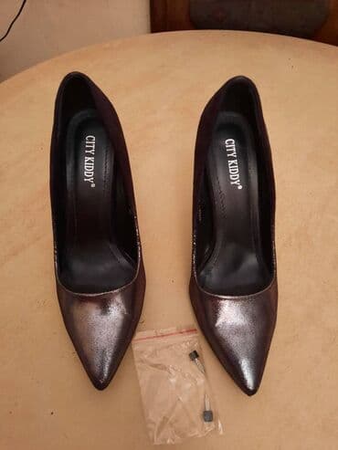 srebrna ogrlica sa krsticem: Pumps, 39 — 3