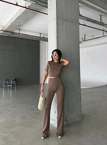 Dvodijelni ženski set – rebrasti pleteni komplet - Gornji deo: kraći