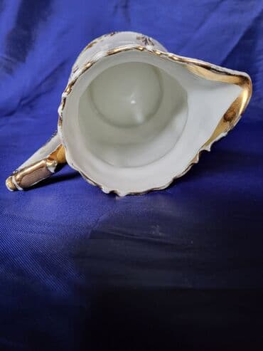 Čajnici: Bokal porcelan,sedef glazura 1914 do 1918godina. Bokal je — 8