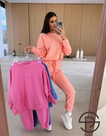 Ženski komplet trenerke – duks i donji deo - Kroj: opušten duks sa na lalafo.rs Ženski komplet trenerke – duks i donji deo - Kroj: opušten duks sa