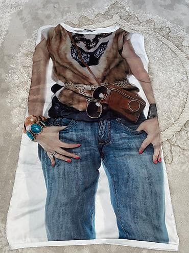 Moze kao haljinica takodje.Odgovara za M/L