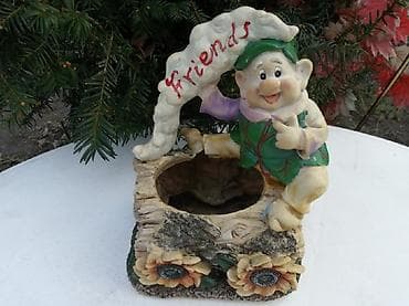 sanjalica 20: Patuljak ukrasna saksija 
Visina 27 cm
Sirina 13 cm
Duzina 20 cm — 2