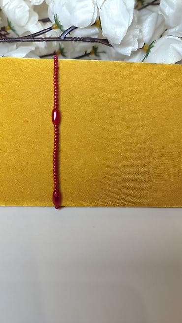 Modni rančevi: Crvena narukvica od perlica – minimalistički dizajn - Ručno nizane — 1