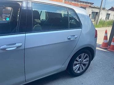 VRATA ZA VOLKSWAGEN GOLF 7 | Zadnja leva vrata za Golf 7 na lalafo.rs VRATA ZA VOLKSWAGEN GOLF 7 | Zadnja leva vrata za Golf 7