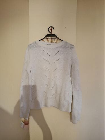 Men's Clothing: Ženski pleteni džemper u svetloj (beloj/krem) boji. - Model: ravnog — 1