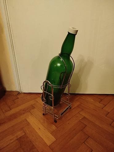 Ostali stilski dekor: Dekorativna zelena staklena boca flasa sa metalnim stalkom “Black — 10