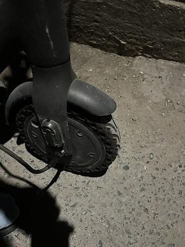 Trotineti, skejtbordovi i hoverbordovi: Električni trotinet – gradski model sa punim gumama - Sklopiva — 3