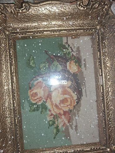 Ručni goblen sa motivom cveća u pozlaćenom, dekorativnom ramu. - na lalafo.rs Ručni goblen sa motivom cveća u pozlaćenom, dekorativnom ramu. -