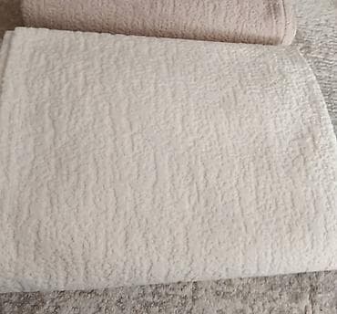 Plišani prekrivač za krevet/sofu - Materijal: mekani, gusti pliš sa