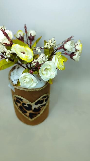 Kućni dekor: Dekorativna aranžmanska saksija sa veštačkim belim ružama - Aranžman — 3