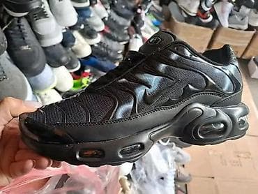 nike tech original: Muške patike – crna silueta sa dinamičnim uzorkom i debelim vazdušnim — 4