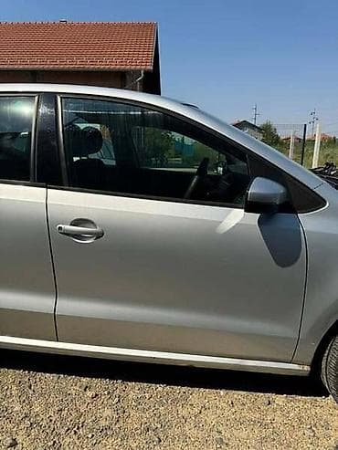kapice za ventile: VRATA ZA VOLKSWAGEN POLO | Prednja desna vrata za Polo 6R Odlicno — 2
